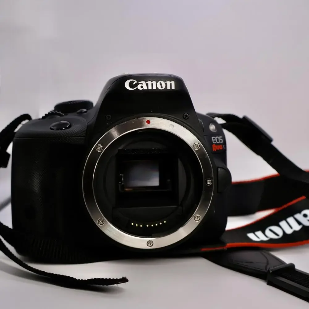Canon DSLR SL1 Camera with 3 Lenses, Batteries and Bags - Excellent!